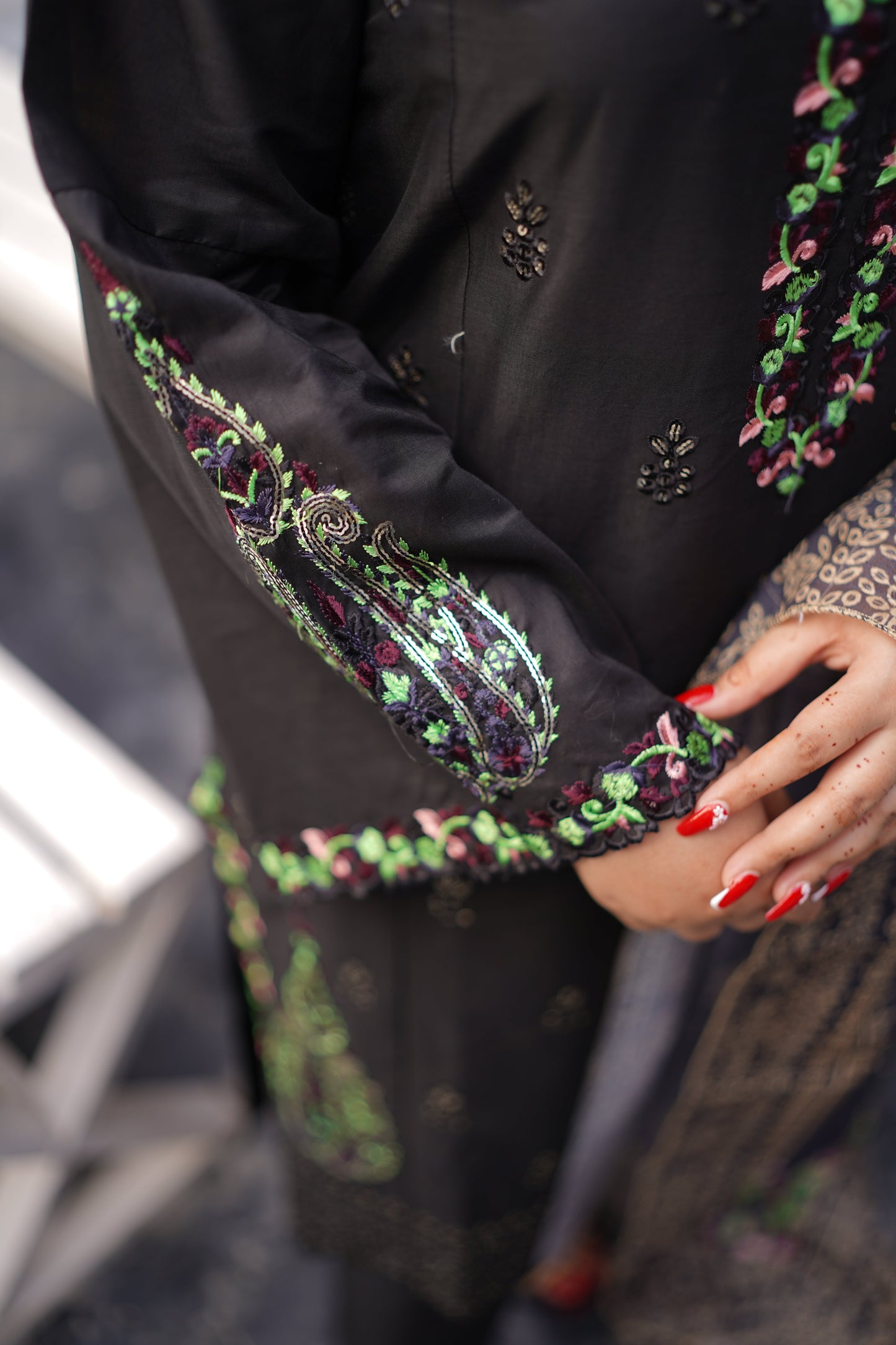 karsiya 3Piece Embroidery Stitched Suit